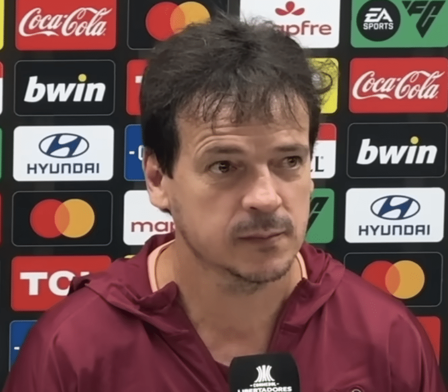 Fernando Diniz em entrevista coletiva em maio de 2026, fotografia de arquivo