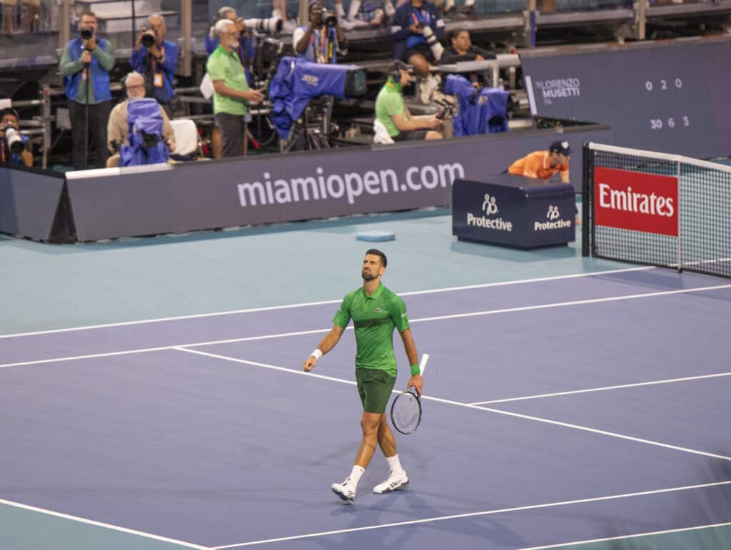 Novak Djokovic em quadra durante o Miami Open de 2025, fotografia de arquivo